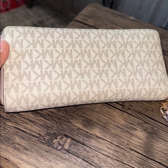 Michael Kors Light Beige Wristlet with Pink Trim - Picture 5 of 7